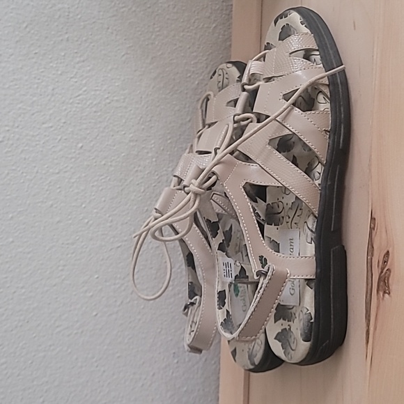 🌿 GOLFSTREAM  STRAPPY SANDALS 🌿 - Picture 7 of 12